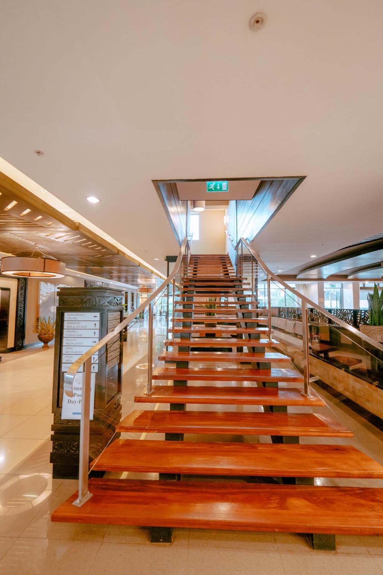 Mount Meru Hotel Аруша Экстерьер фото