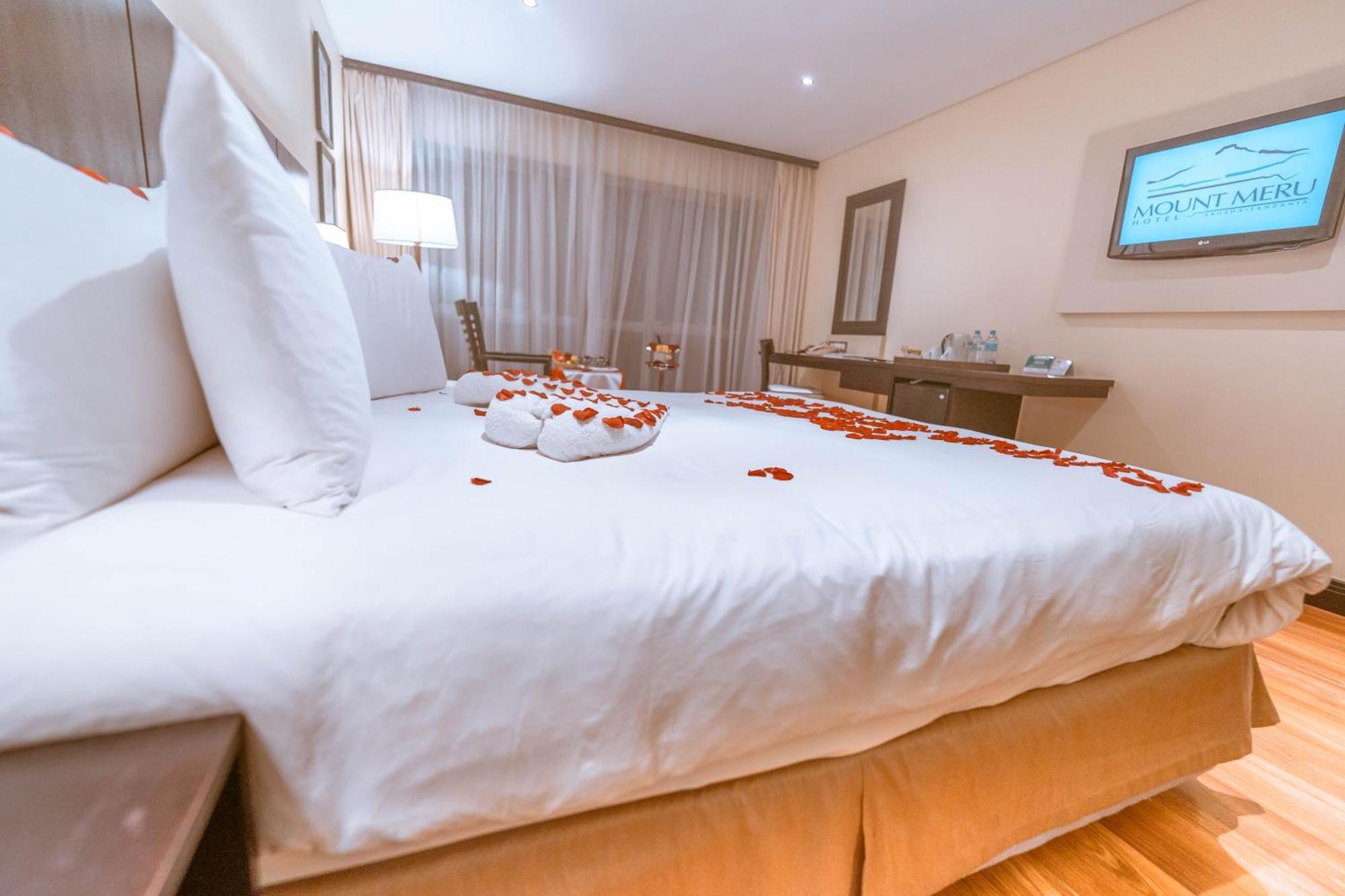 Mount Meru Hotel Аруша Экстерьер фото