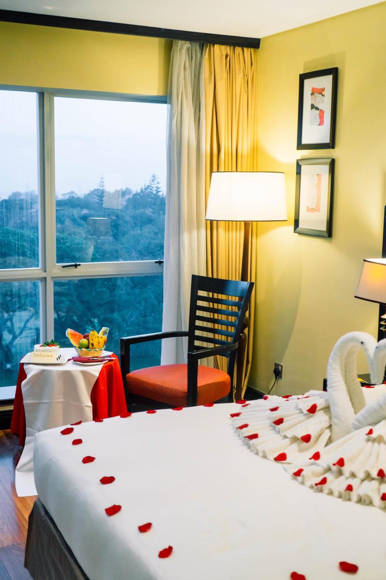 Mount Meru Hotel Аруша Экстерьер фото